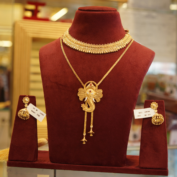 Divine Ganesha Gold Necklace Set