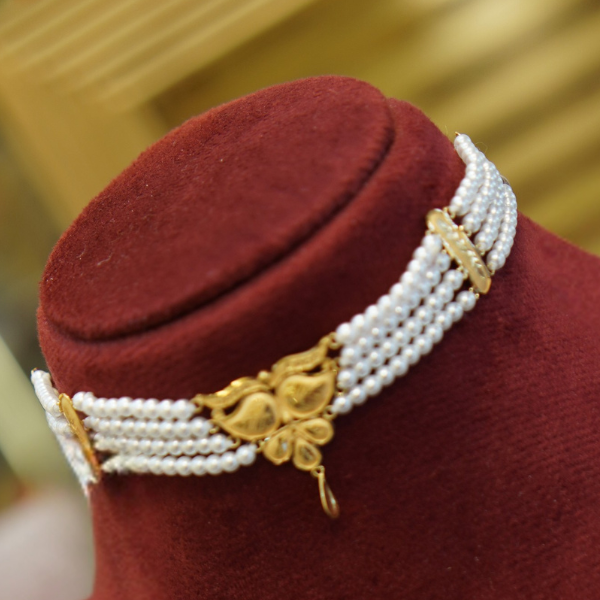 Leaf Motif Pearl Choker