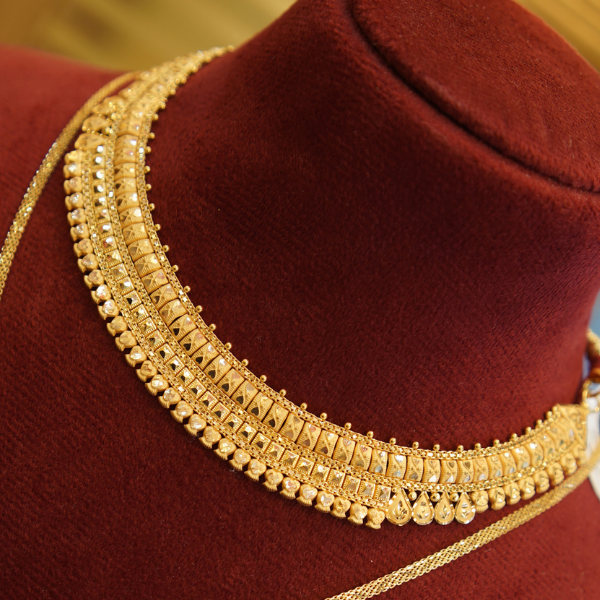 Traditional Gold Collar Necklace